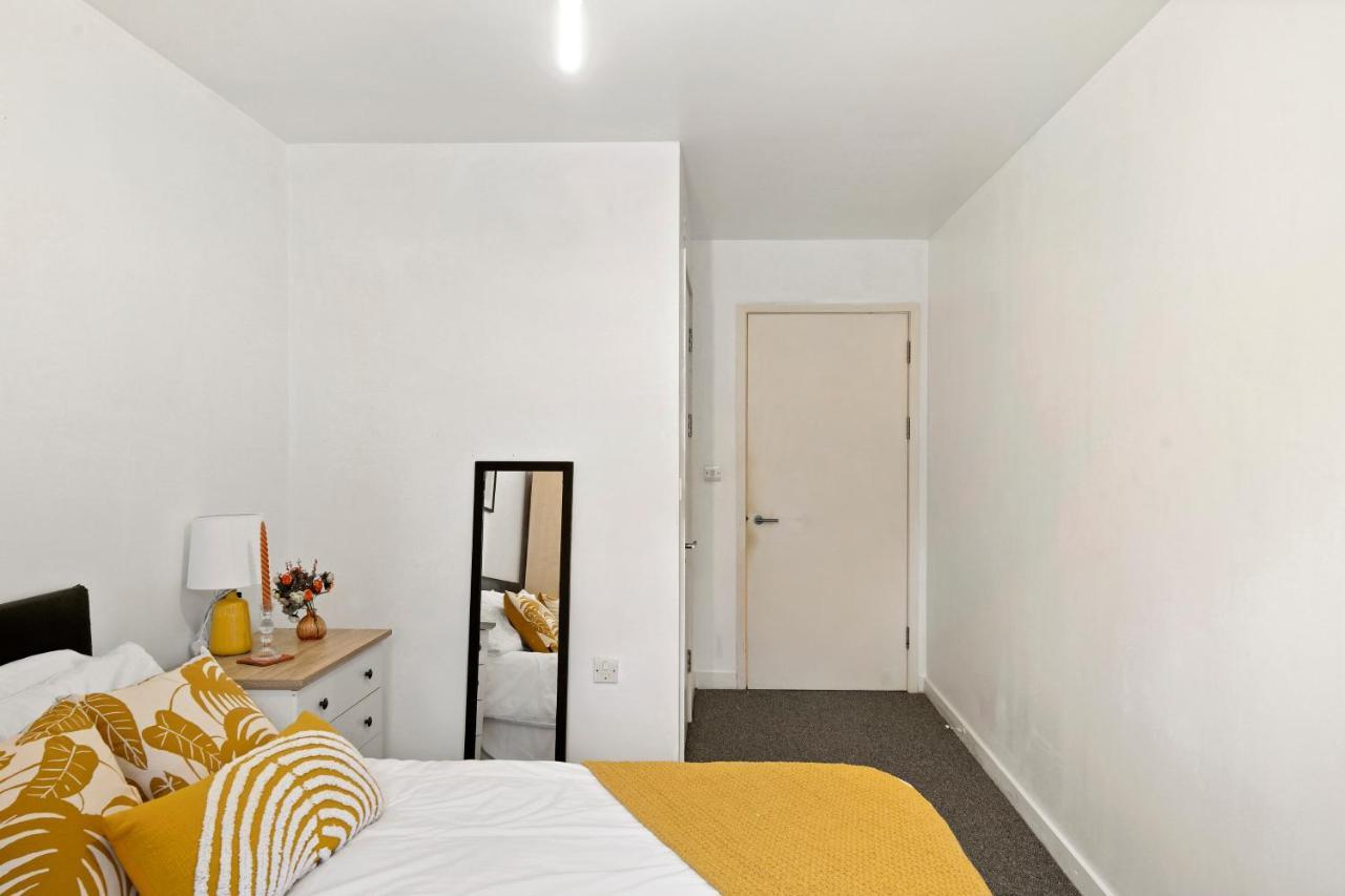 2 Bed Centre Apartment *